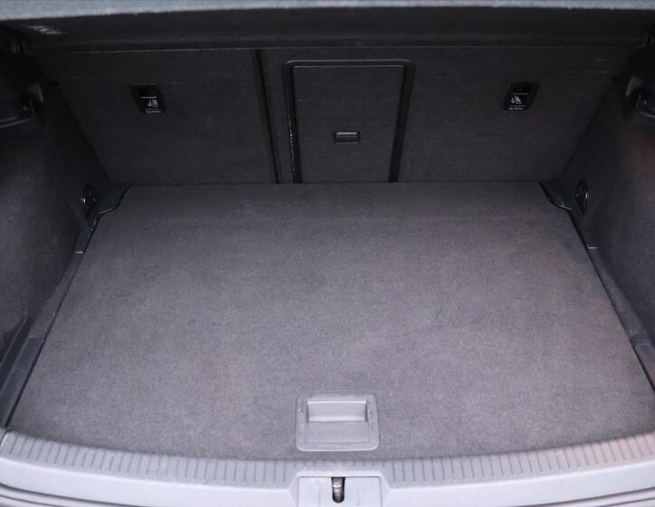 Volkswagen Golf 10
