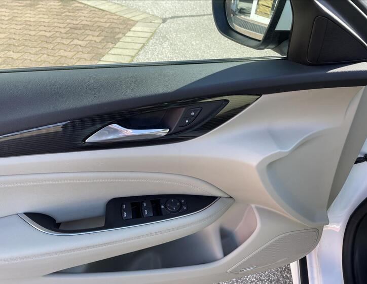 Opel Insignia 9