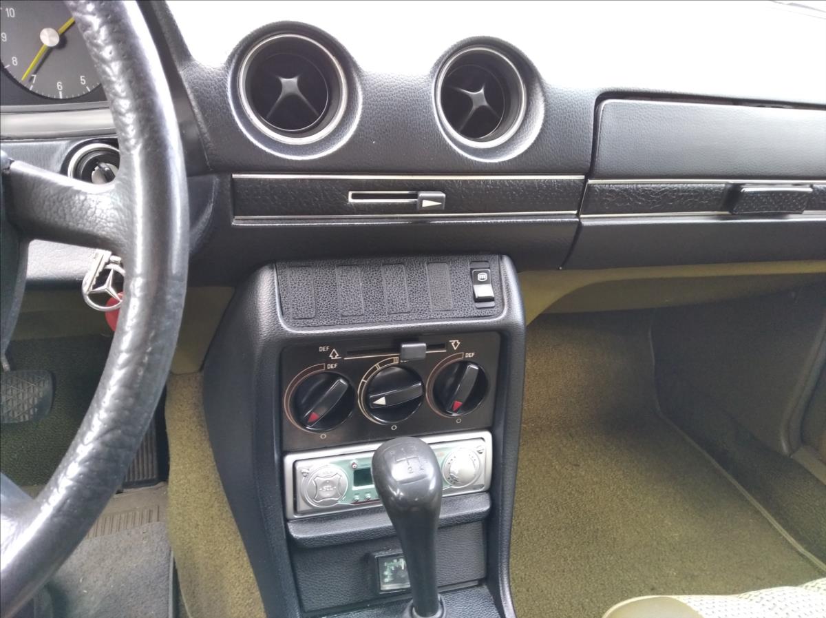 Mercedes-Benz 200