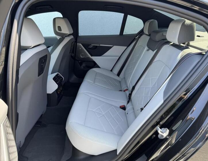 BMW i5 7