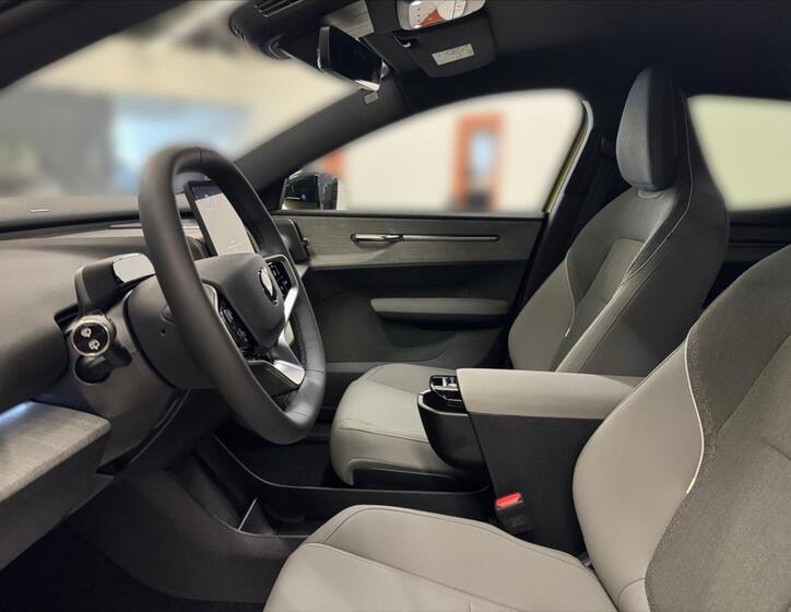 Volvo EX30 7