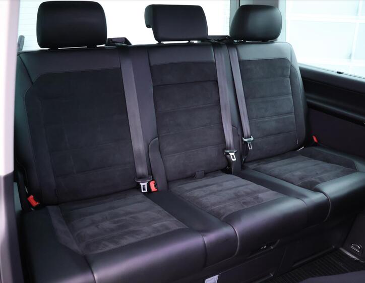 Volkswagen Multivan 14