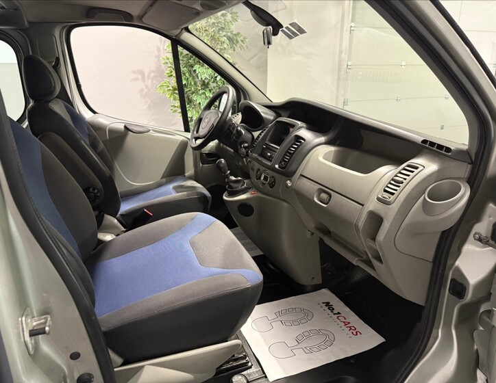 Renault Trafic 13