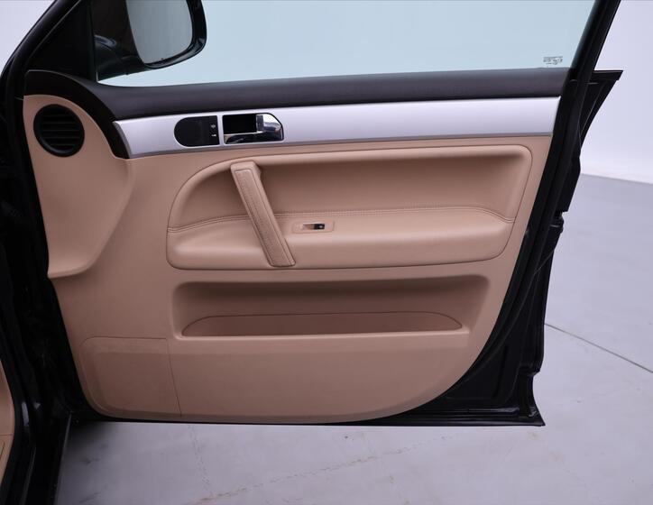 Volkswagen Touareg 12