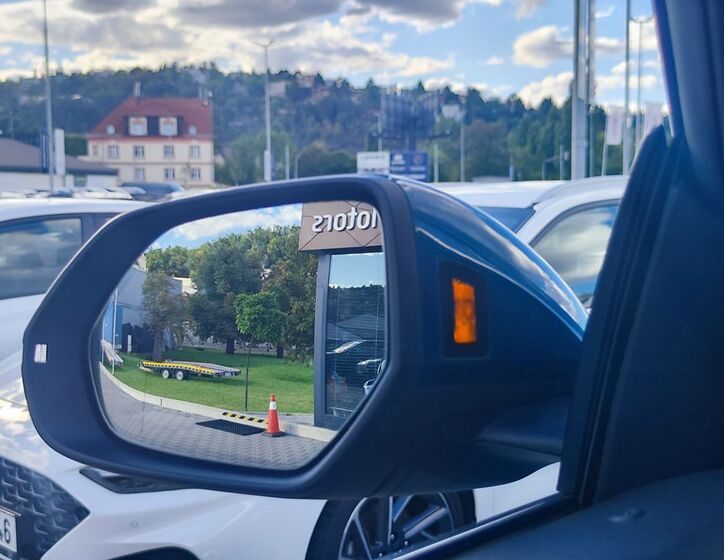 Audi Q8 20
