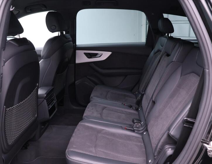 Audi Q7 17