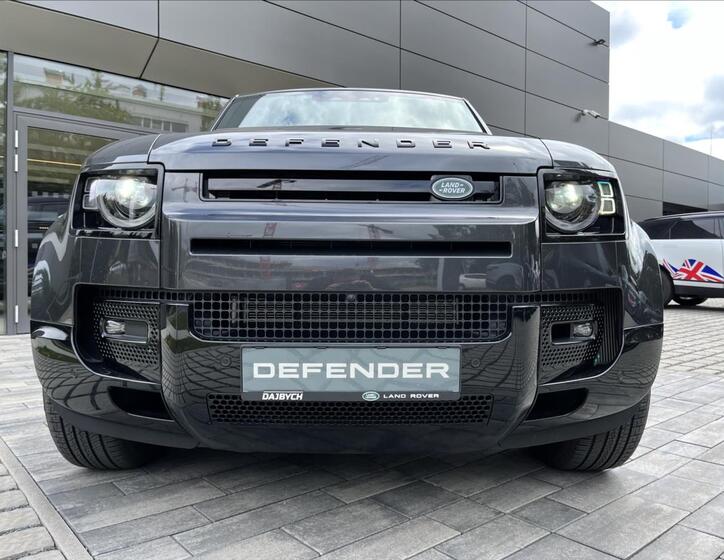 Land Rover Defender 10