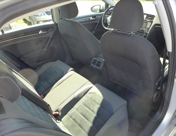 Volkswagen Golf 31