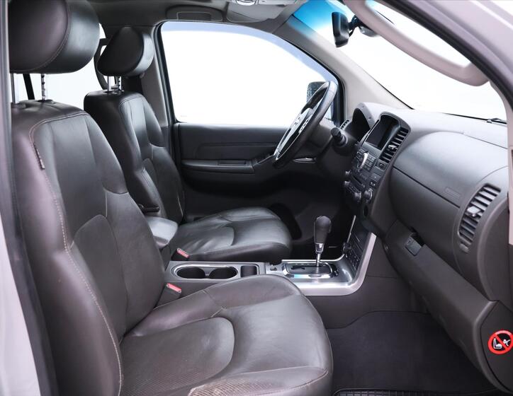 Nissan Navara 14