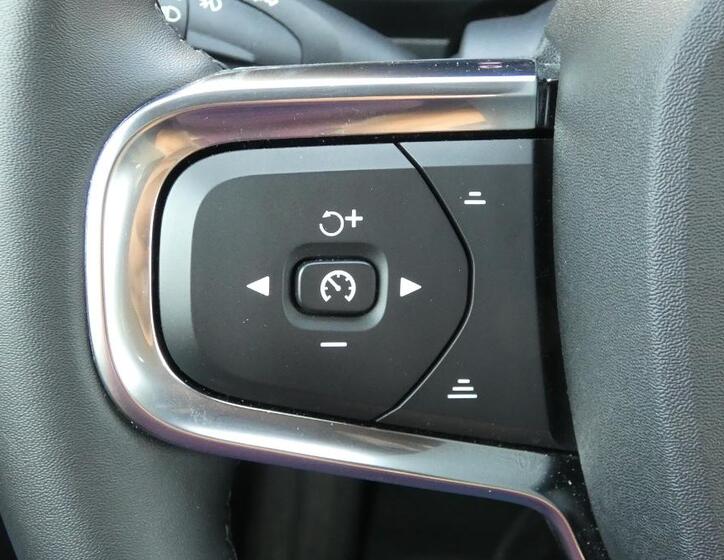 Volvo XC40 11