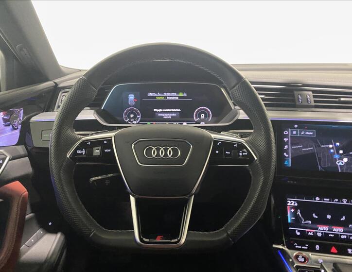 Audi e-tron 10