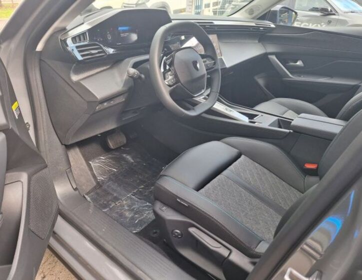 Peugeot 408 10