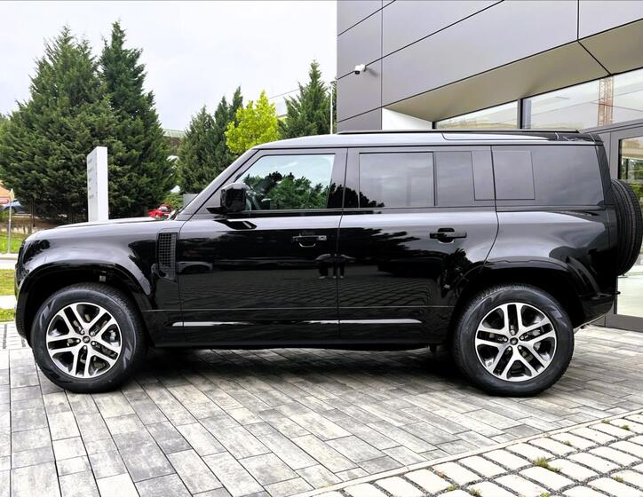 Land Rover Defender 2