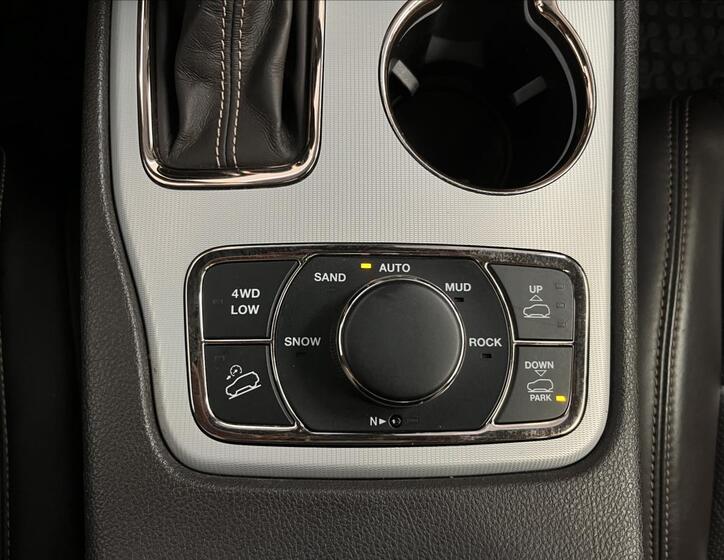 Jeep Grand Cherokee 16