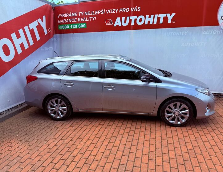 Toyota Auris 5