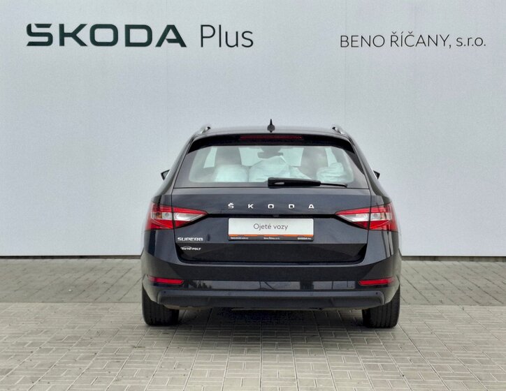 Škoda Superb 16