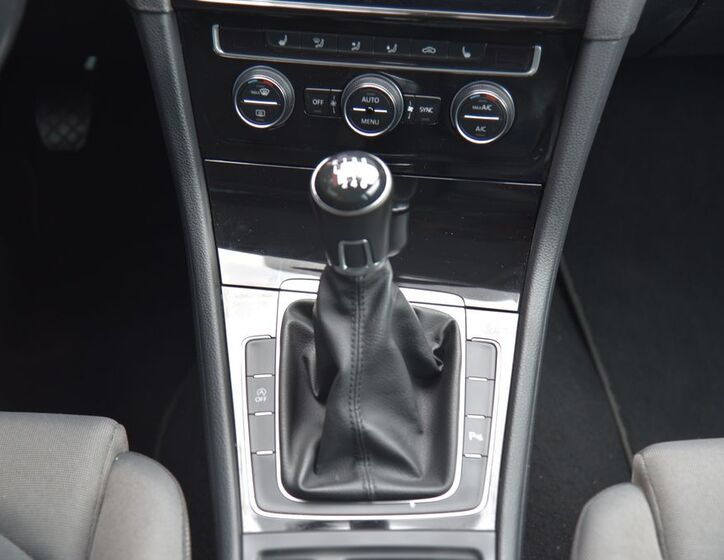 Volkswagen Golf 37