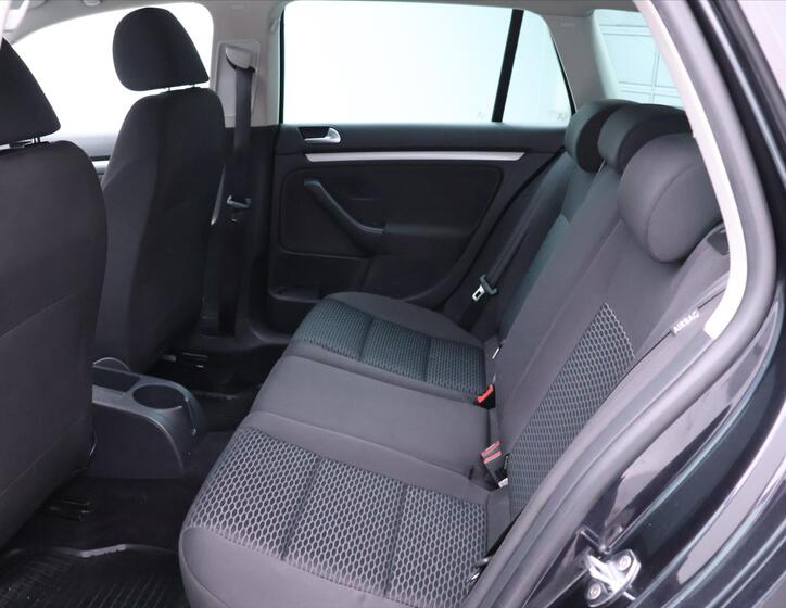 Volkswagen Golf 16