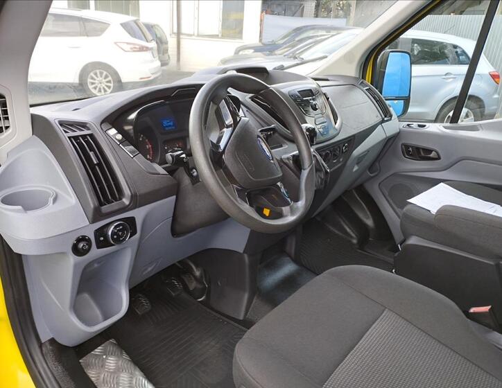 Ford Transit 9