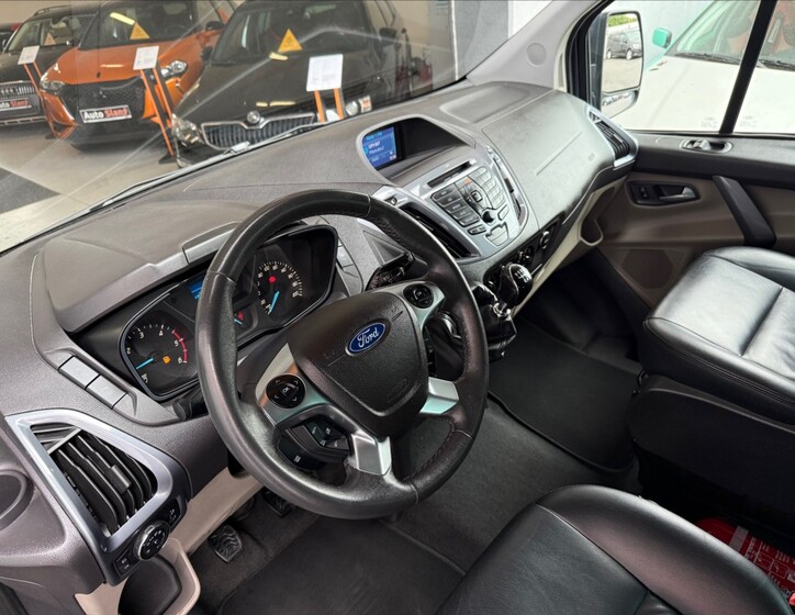 Ford Tourneo Custom 9