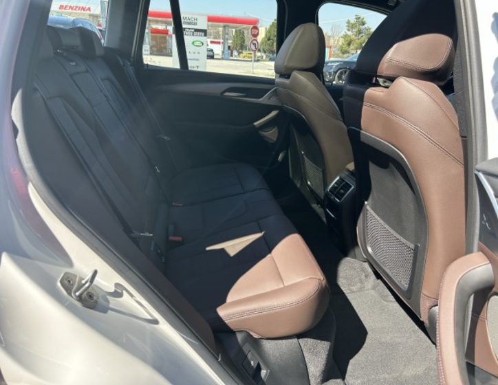 BMW iX3 23