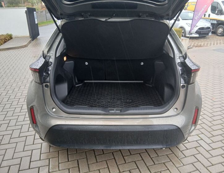 Toyota Yaris Cross 13