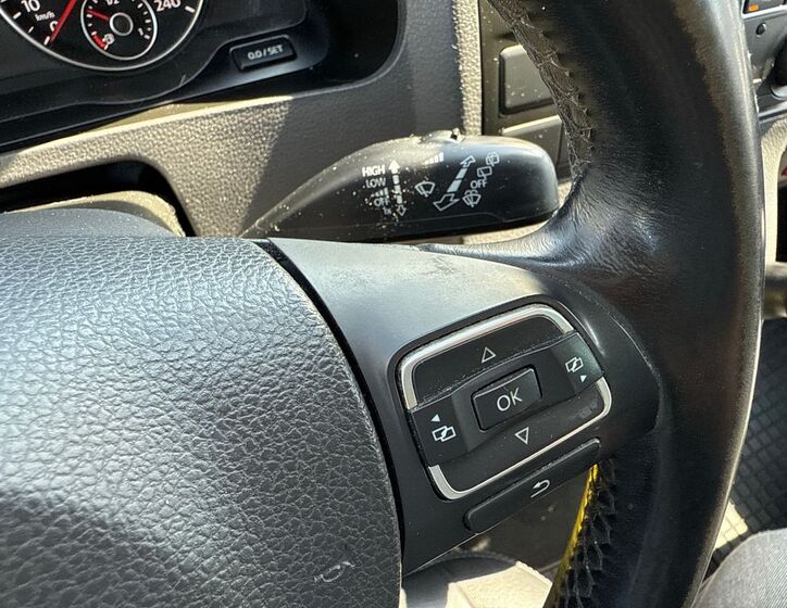 Volkswagen Caravelle 23