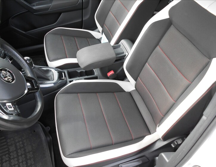 Volkswagen T-Roc 25