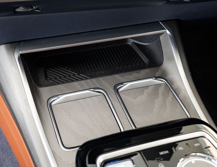 BMW i7 16