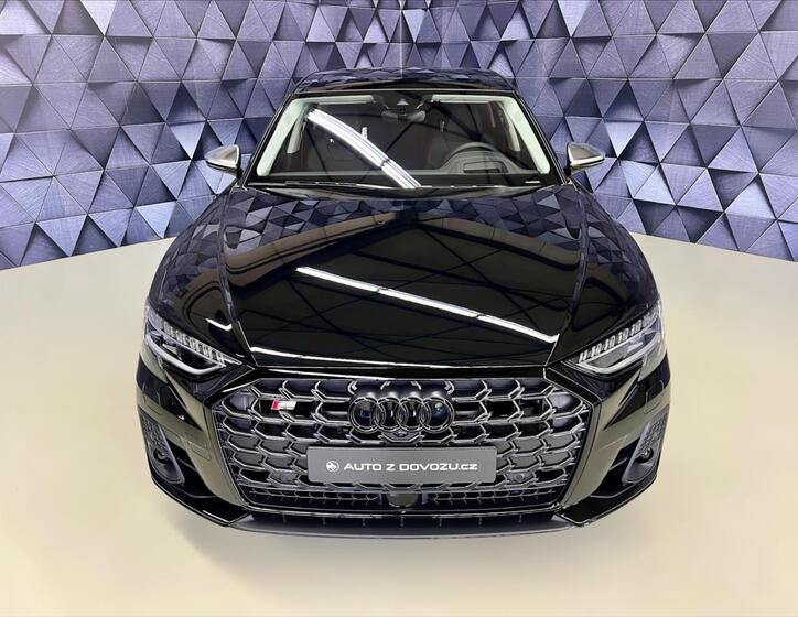 Audi S8 2