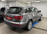 Audi Q7 6