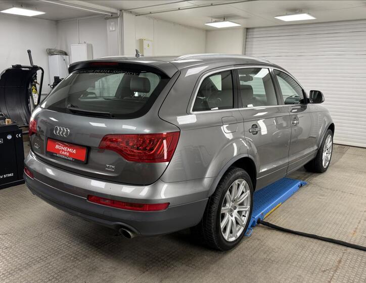 Audi Q7 6