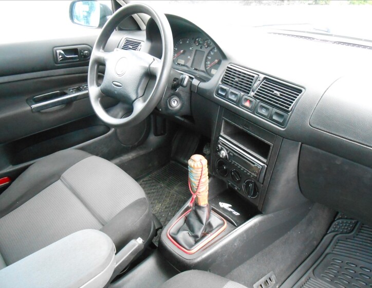 Volkswagen Golf 11