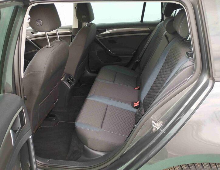 Volkswagen Golf 9