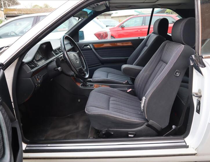Mercedes-Benz 200 7