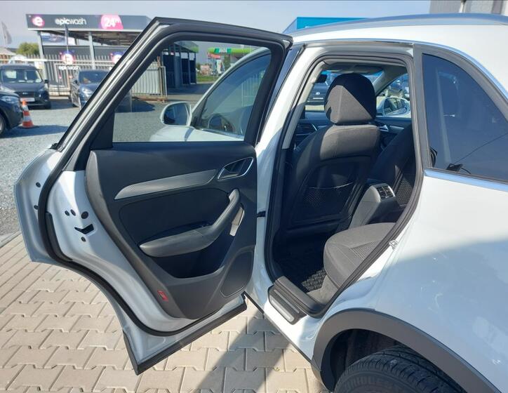 Audi Q3 10