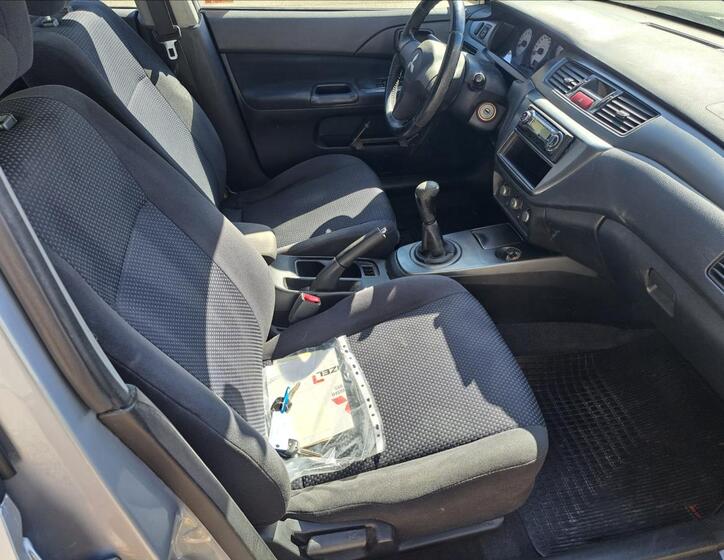 Mitsubishi Lancer 38