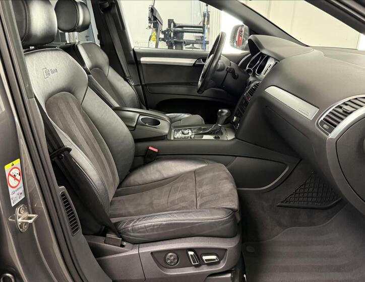 Audi Q7 9