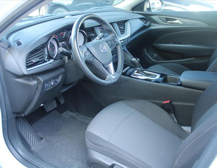 Opel Insignia 9