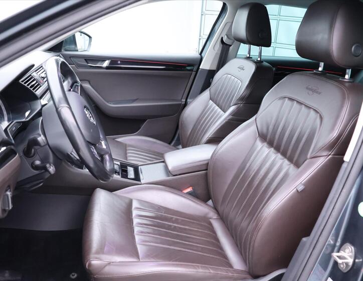 Škoda Superb 11