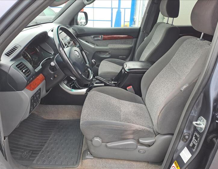 Toyota Land Cruiser 5