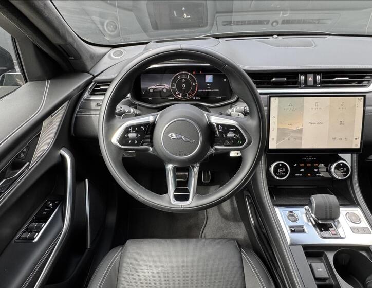 Jaguar F-Pace 14