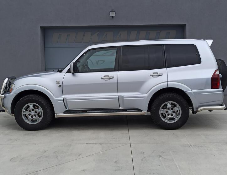 Mitsubishi Pajero 7