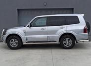 Mitsubishi Pajero 7