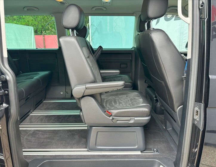 Volkswagen Multivan 13