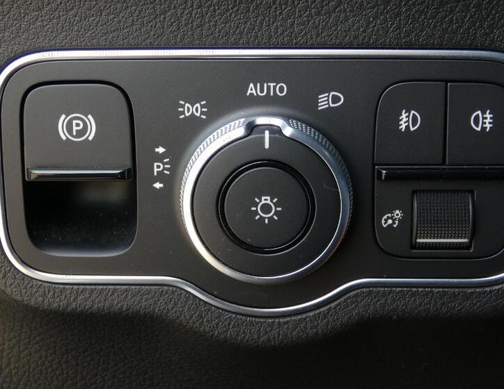 Mercedes-Benz GLA 10