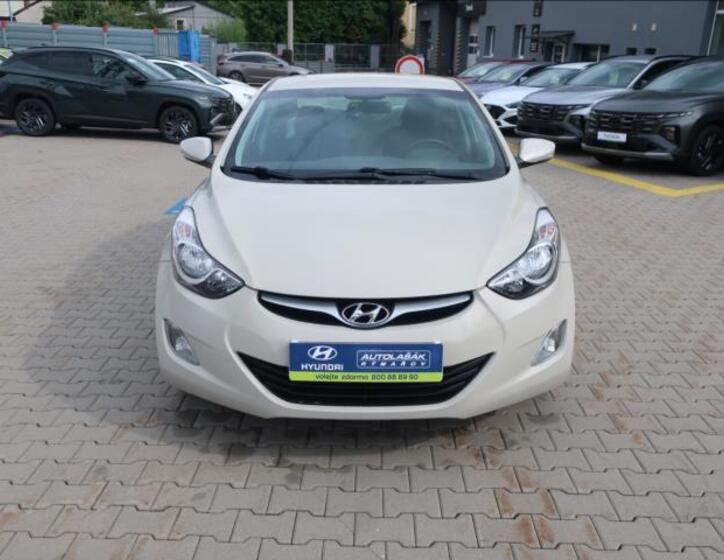 Hyundai Elantra 2