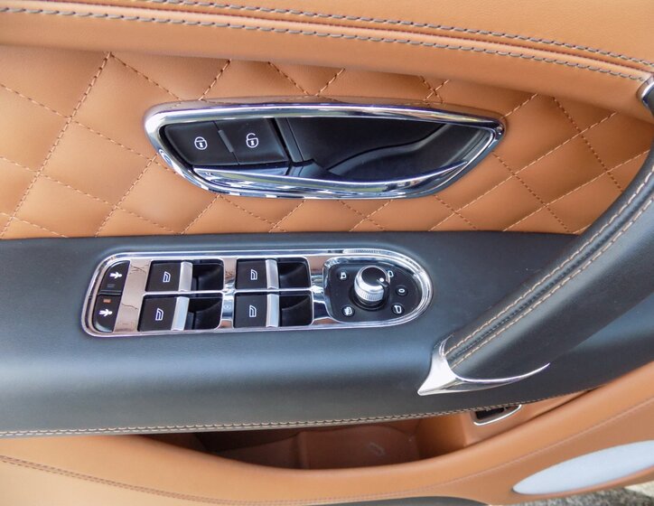 Bentley Bentayga 23