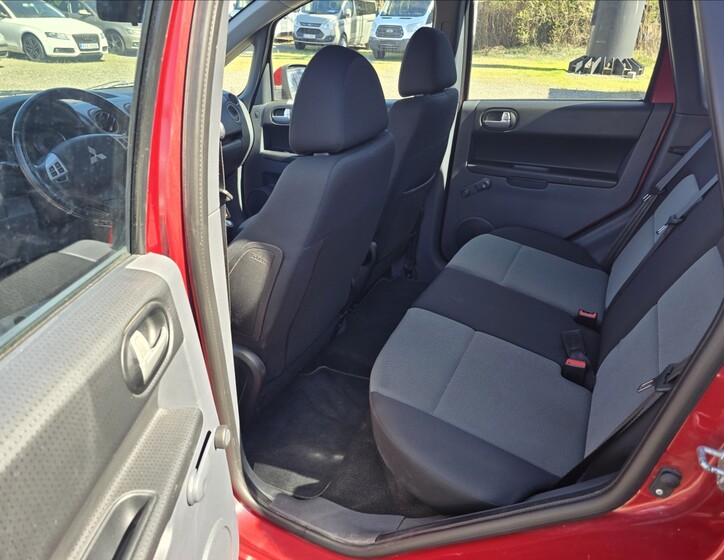 Mitsubishi Colt 9