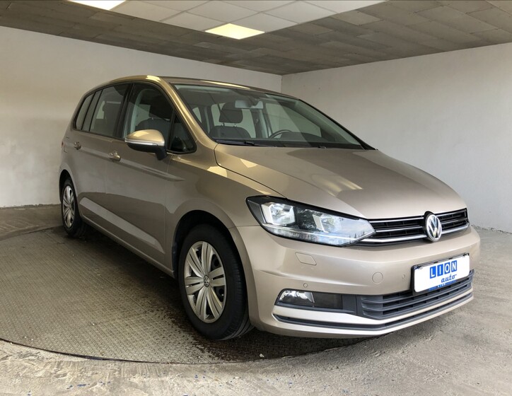 Volkswagen Touran 1